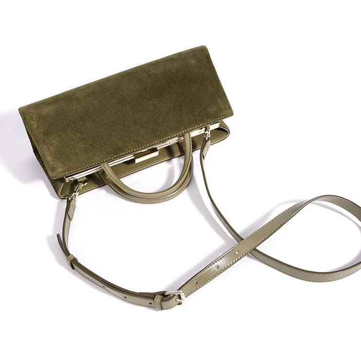 Limited-Edition Clasp Bag Kore - огляд і ціна Luxury Bags Limited Edition