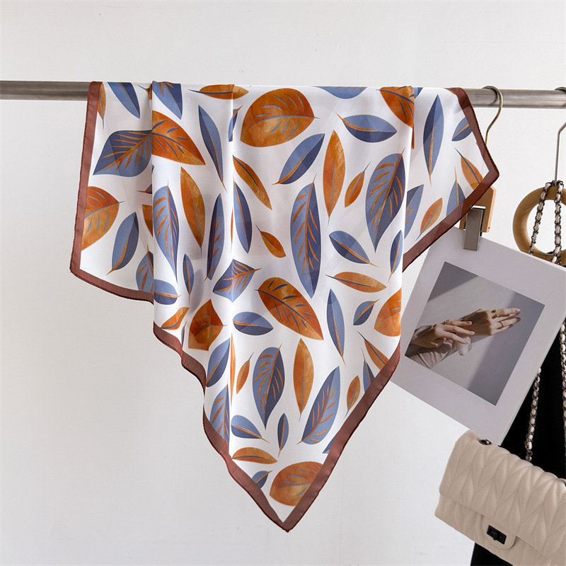 Luxury Brand Print 70cm Square - огляд і ціна Luxury Bags Store