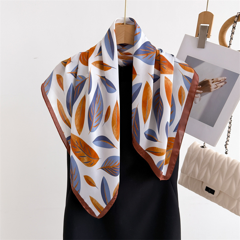 Luxury Brand Print 70cm Square - огляд і ціна Luxury Bags Store