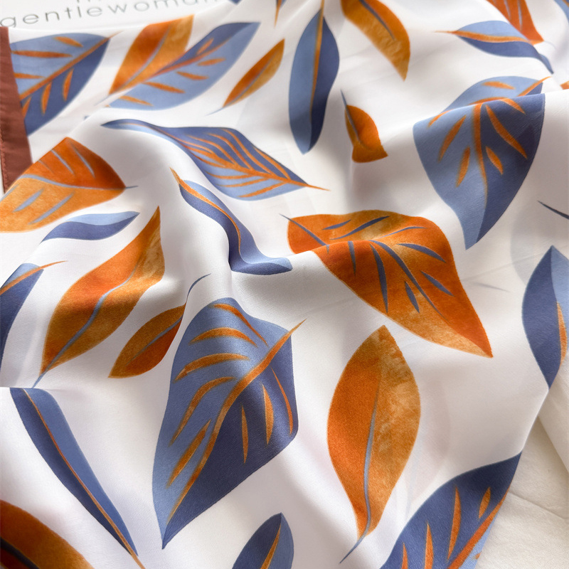 Luxury Brand Print 70cm Square - огляд і ціна Luxury Bags Store